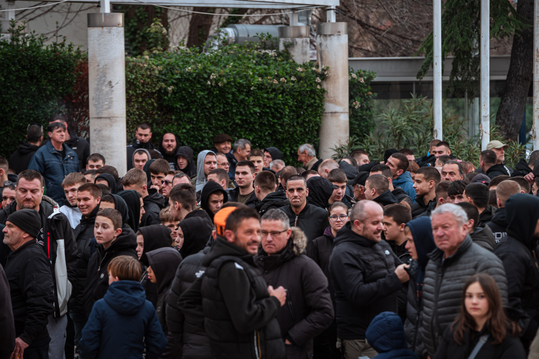 FOTO Funcuti ispred Grada odbili prihvatiti gašenje Šibenika: 'Šta će nam rotori kad nam odu dica?'