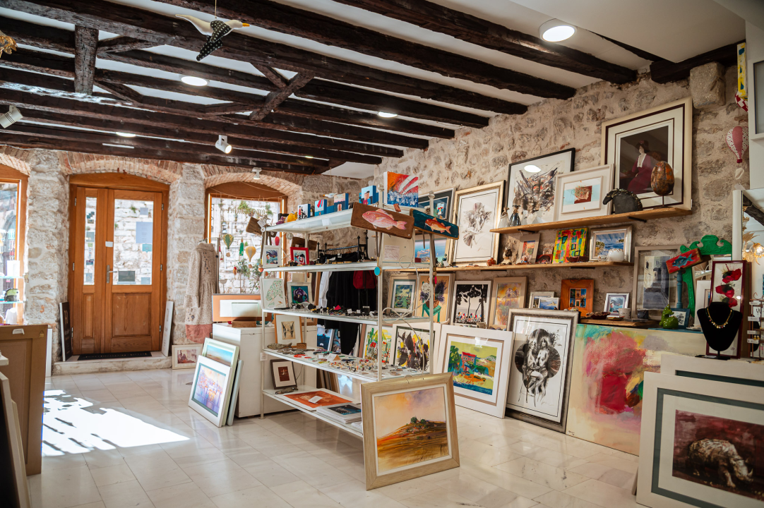 FOTO Otkrijte novu keramiku, odlične popuste na modne kolekcije i pogodnosti Silver kartice u Galeriji Juraj Dalmatinac!