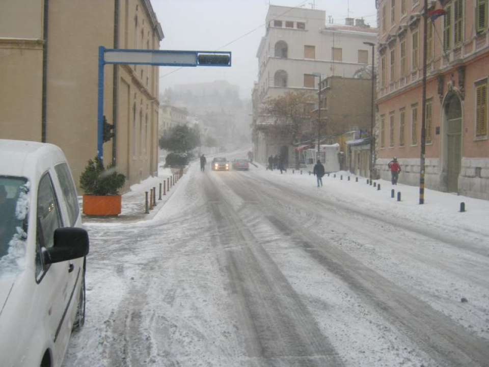 Prije 14 godina Šibenik je bio potpuno zatrpan snijegom