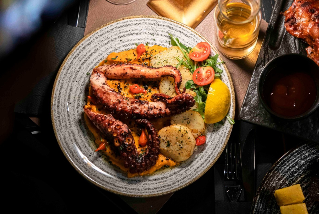 FOTO Savršeni recept za Valentinovo: Leonardo BBQ & more, slasna spiza i vi!