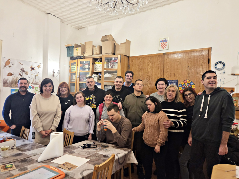 Slučajni susret doveo do lijepe suradnje: Sarajevski slikar posjetio šibenske 'Kamenčiće'