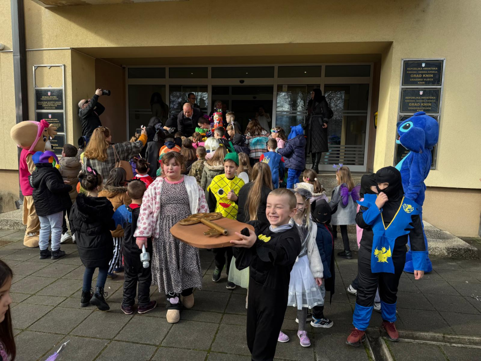 Maškare preuzele ključeve grada Knina