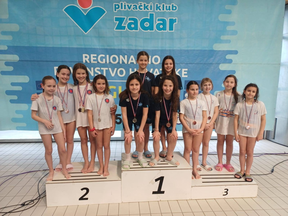 FOTO Plivačima Šibenika 8 medalja na regionalnom prvenstvu početnika, Roko Milošević dominirao u leptiru