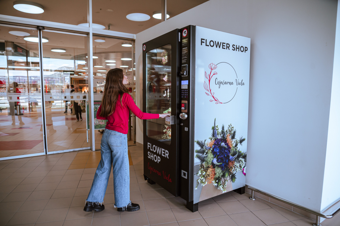 FOTO Šibenik dobio cvjetomat: Buketi iz cvjećarnice Viola dostupni 24 sata dnevno!