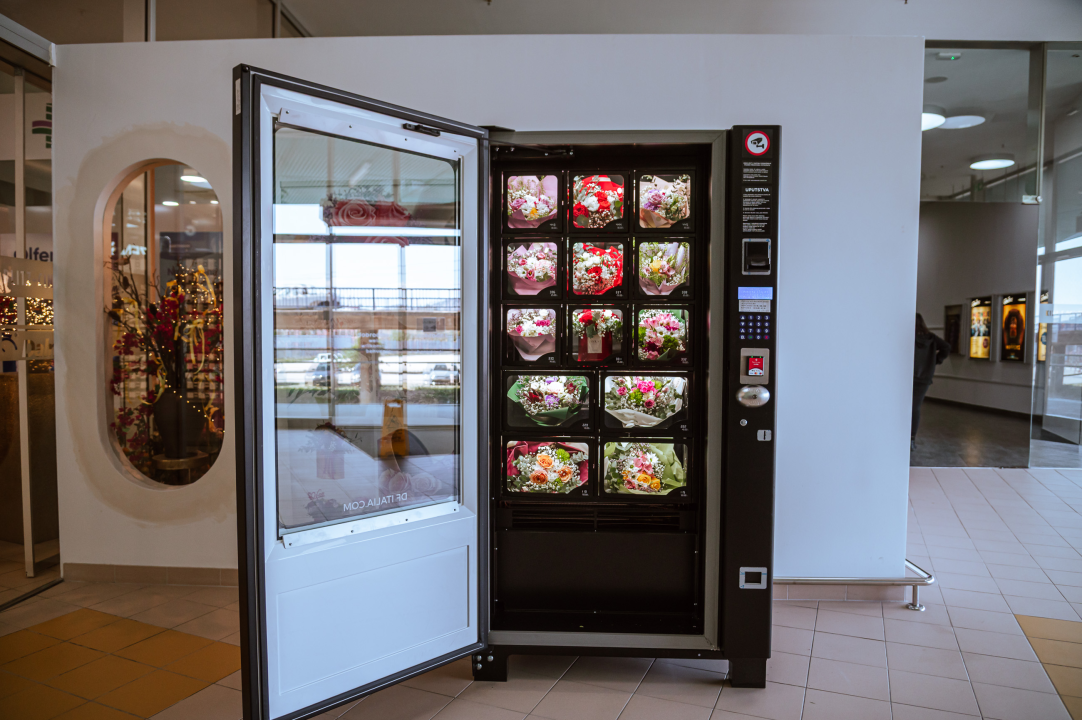 FOTO Šibenik dobio cvjetomat: Buketi iz cvjećarnice Viola dostupni 24 sata dnevno!