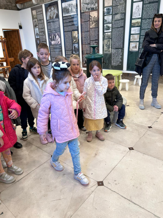Šibenski mališani u Muzeju saznali kako su naši stari živjeli prije 100 godina