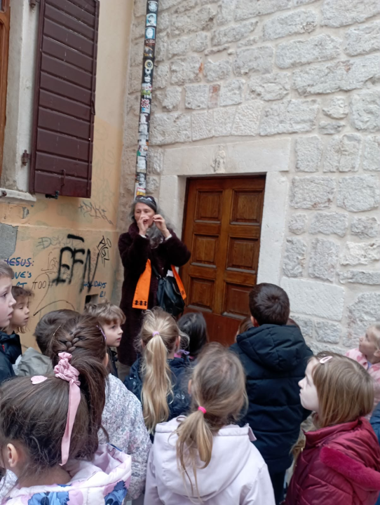 FOTO Mališani iz vrtića Pčelica u prigodnoj šetnji učili o poznatim Šibenčankama