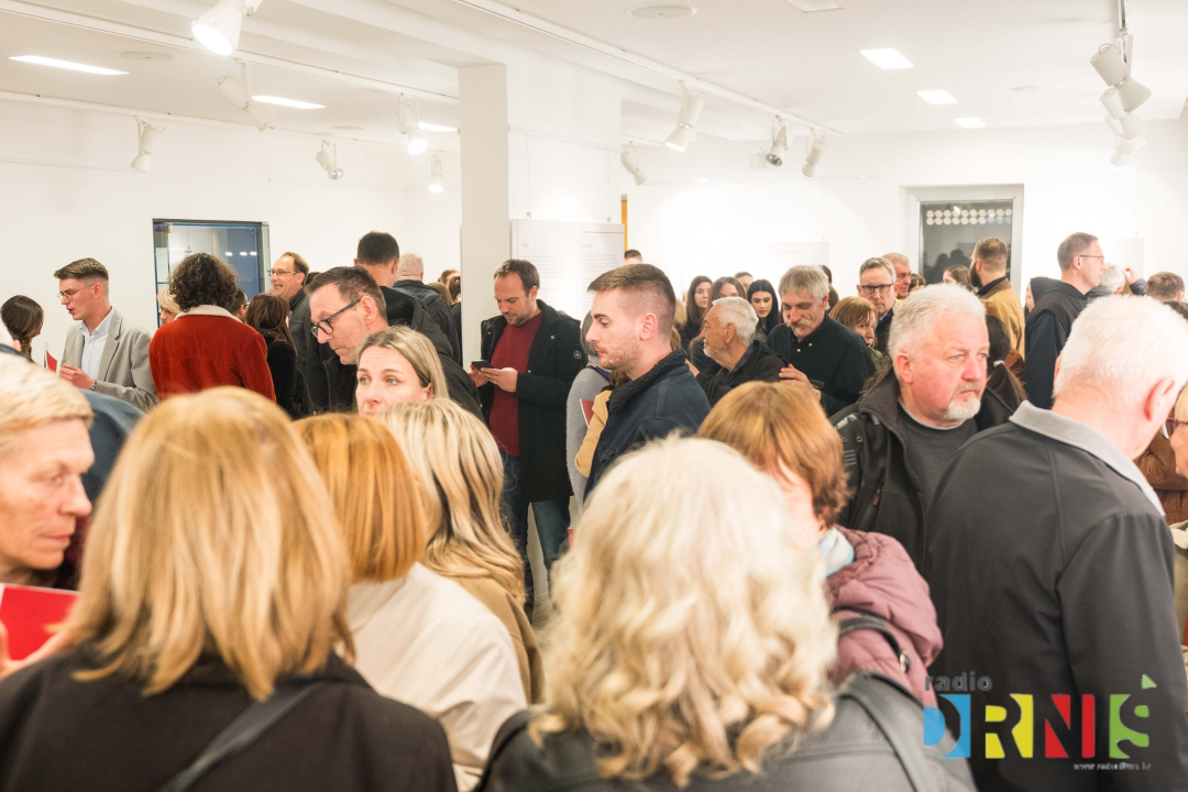 Arheološki nalazi iz drniškog kraja: Otvorena izložba Ive Ćevida 'Od Gradine do grada'