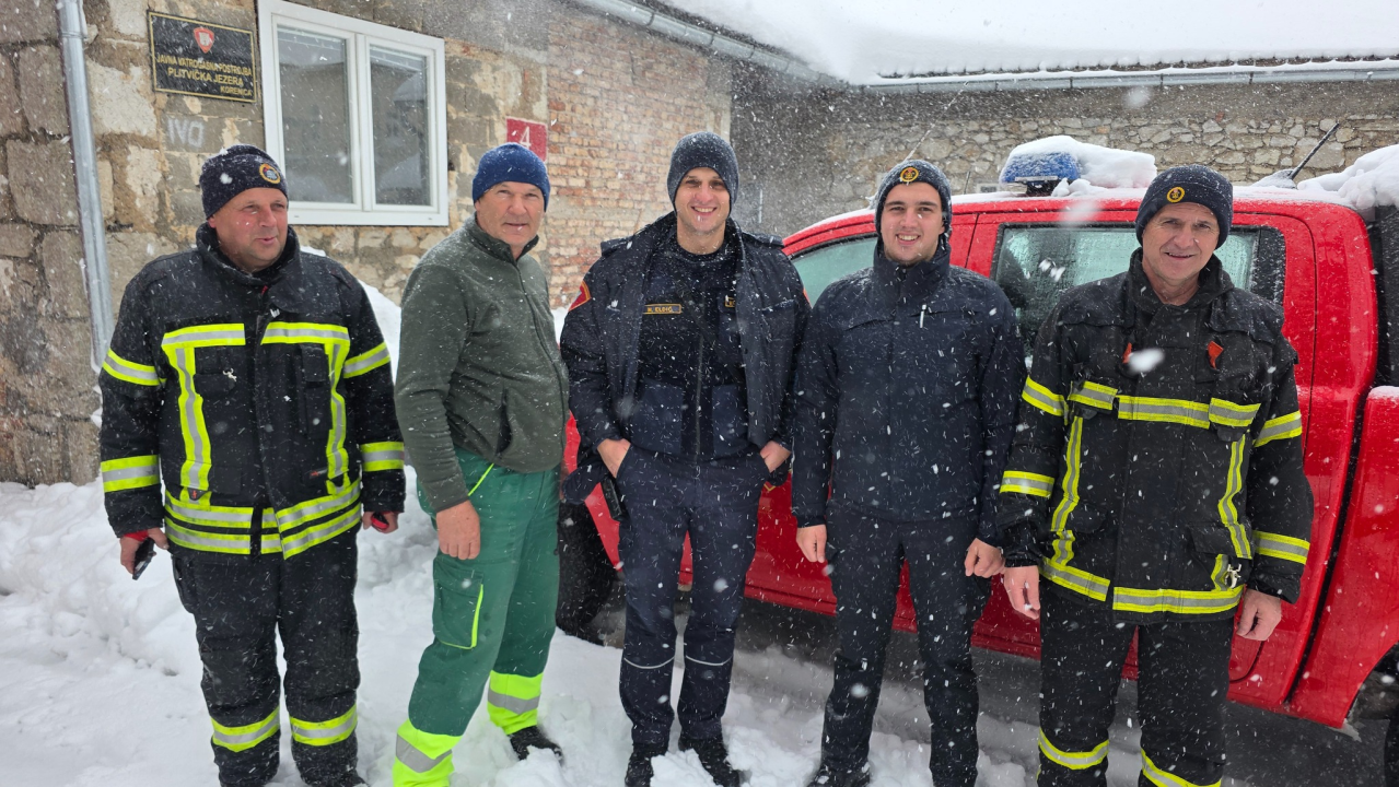 Oluja i snijeg digli sustav na noge: Preko 5 tisuća vatrogasaca spašavali i sanirali štete