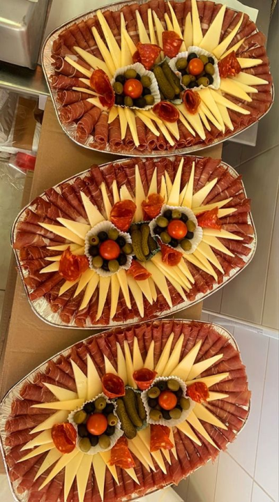 FOTO Jaja, pivci, šunka… Za ukusni blagdanski ručak opremite se u Petrović Delikatesama!