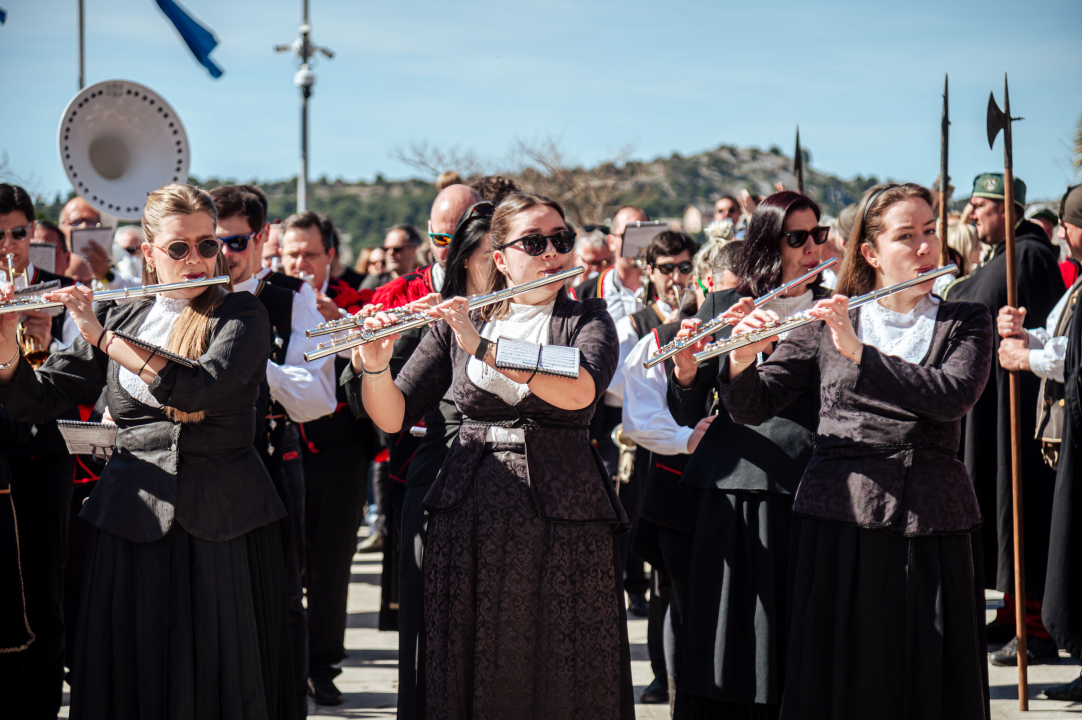 FOTO Obrtnici i ove godine pripremili uskrsni doručak u Šibeniku, glavna zvijezda bila je mega fritaja