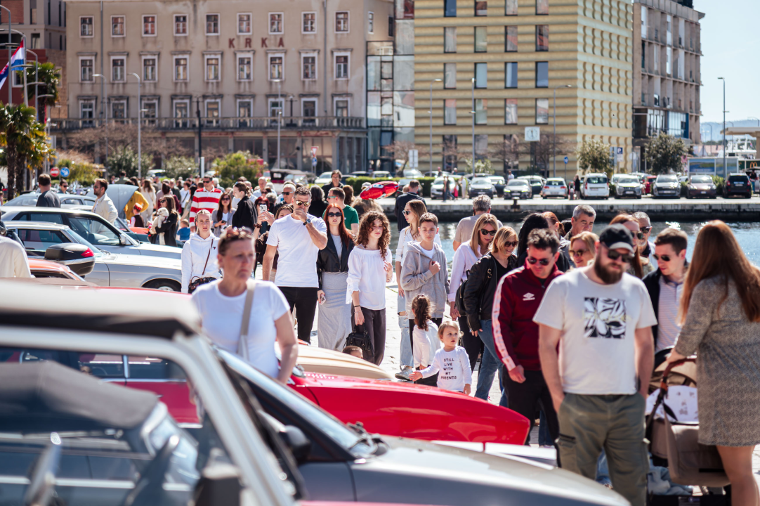 FOTO Obrtnici i ove godine pripremili uskrsni doručak u Šibeniku, glavna zvijezda bila je mega fritaja