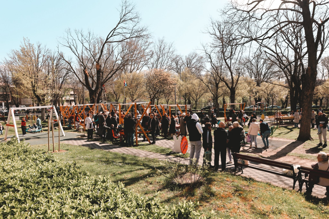 Proljetni ugođaj u središtu Knina: Uskrni sajam okupio brojne građane i posjetitelje