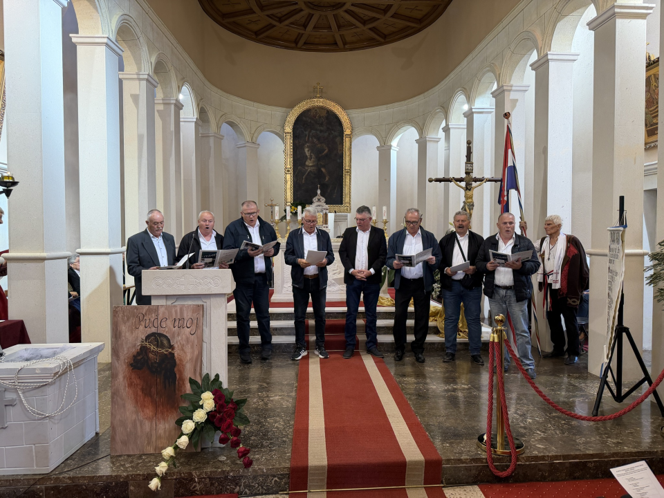 Smotra izvornog pučkog crkvenog pjevanja Šibenske biskupije održana u Primoštenu