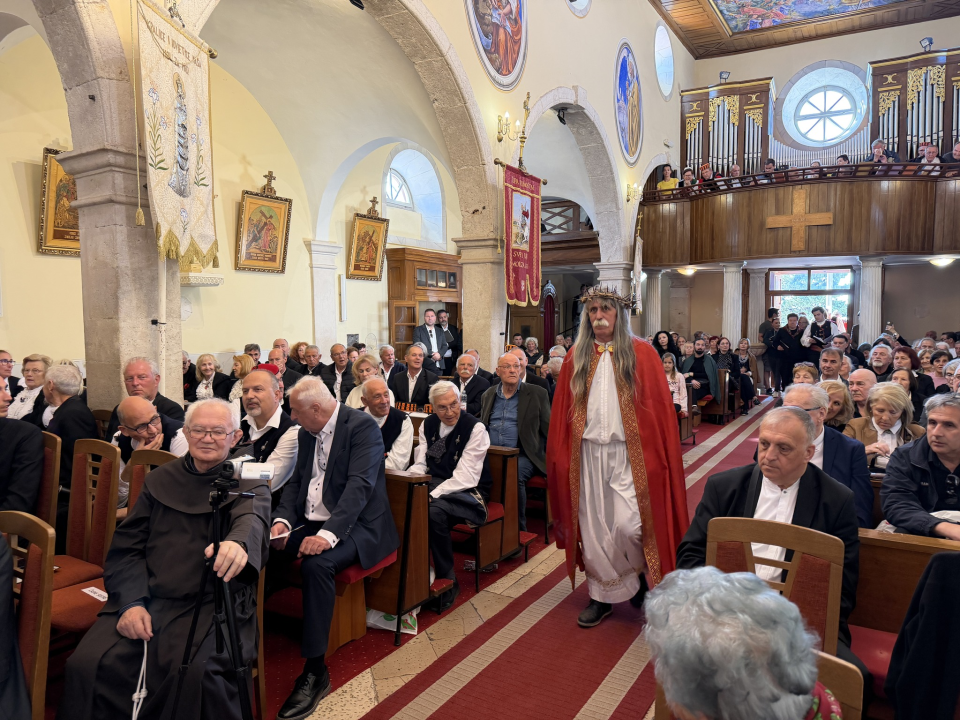 Smotra izvornog pučkog crkvenog pjevanja Šibenske biskupije održana u Primoštenu