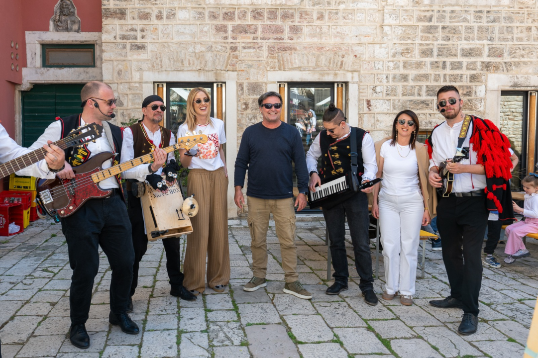 FOTO Mala loža se pretvorila u tradicionalnu marendašku kulisu: Uspješno otvorena treća sezona projekta 'Taste like... marenda'
