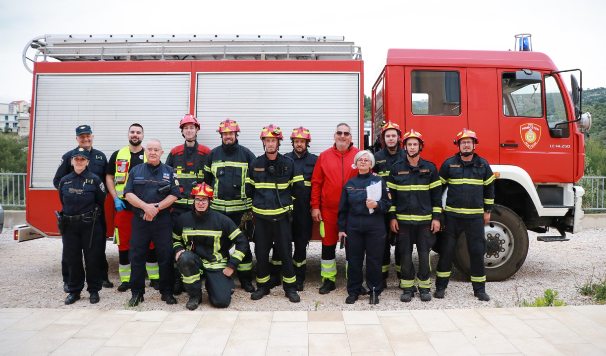 Vatrogasci uspješno evakuirali učenike i djelatnike OŠ Primošten