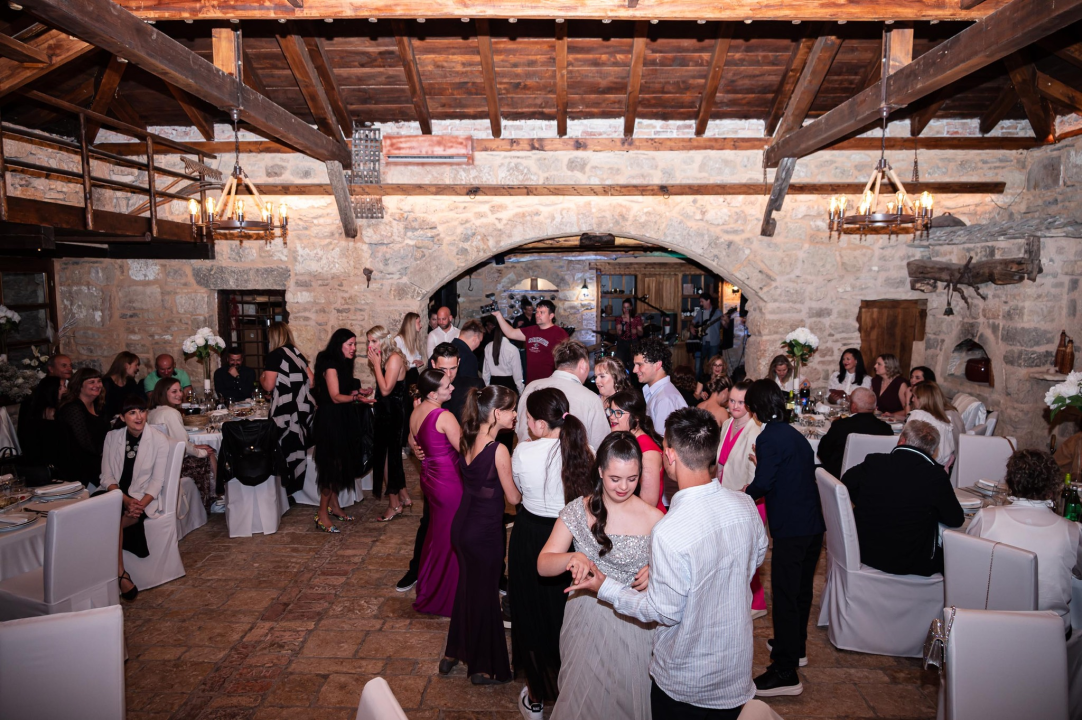 Maturalni ples učenika centra Šubićevac u znaku ljubavi