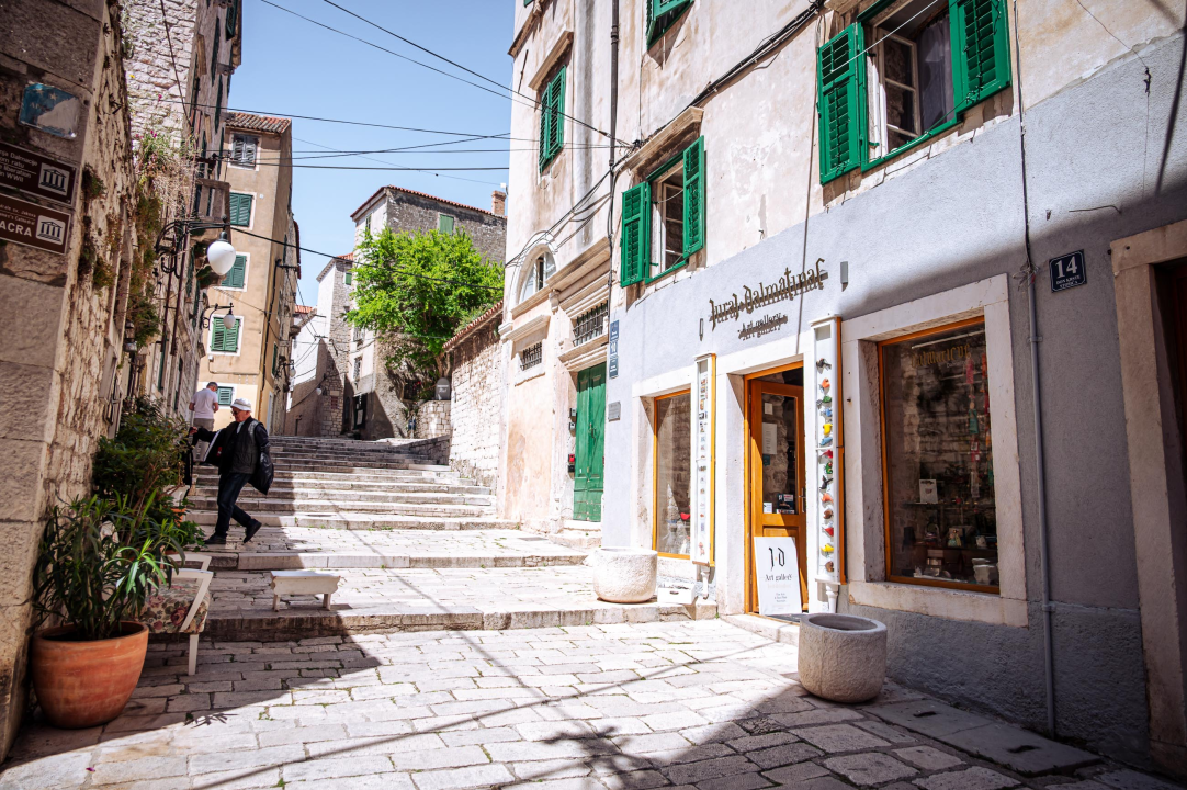 FOTO Ugrabite djela Murtića i Pulitike uz odlične popuste u Galeriji Juraj Dalmatinac!