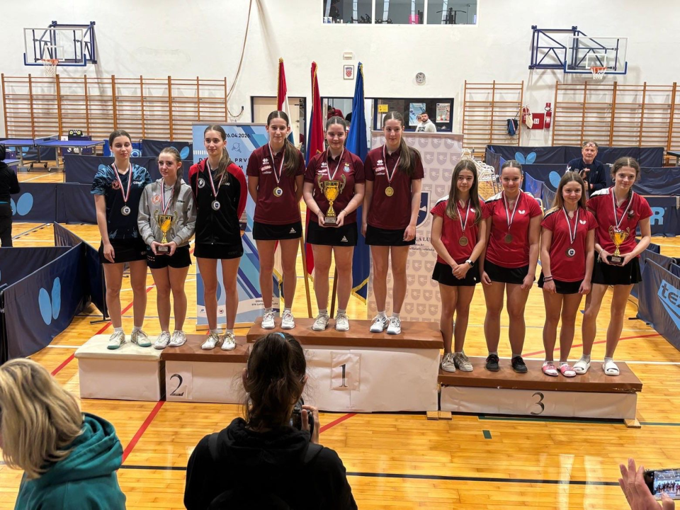 FOTO Mlađe juniorke Stolnoteniskog kluba Šibenik druge u državi, Katja Mandić u paru prvakinja Hrvatske