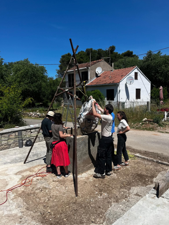 Zlarinjani zasukali rukave: U bunaru pronašli stare madrace, kolica i plastiku 