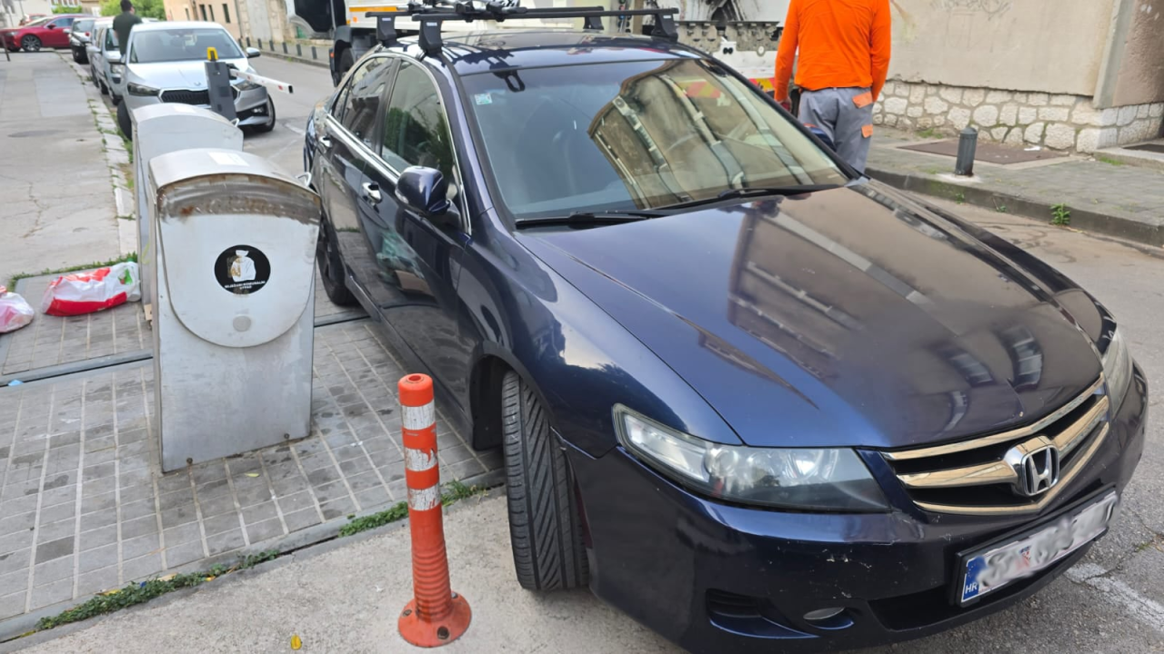 Od Vidika do Meteriza ista slika: Nesavjesni vozači svakodnevno blokiraju odvoz otpada