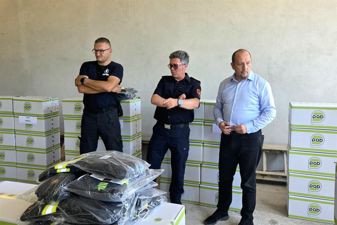 Veliko pojačanje za vatrogasce: Podijeljena oprema, uskoro stiže još šest vozila