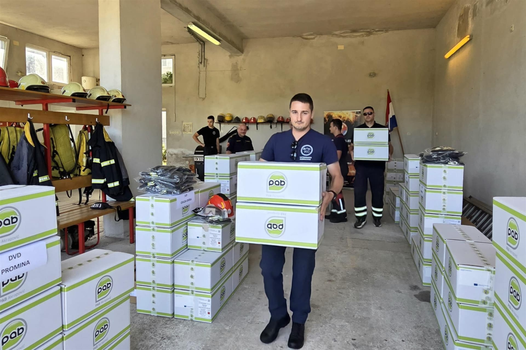 Veliko pojačanje za vatrogasce: Podijeljena oprema, uskoro stiže još šest vozila