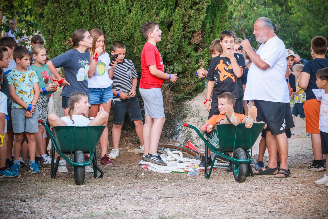 Prve 'Dječje užance' u Tribežiću oživjele tradicijske igre