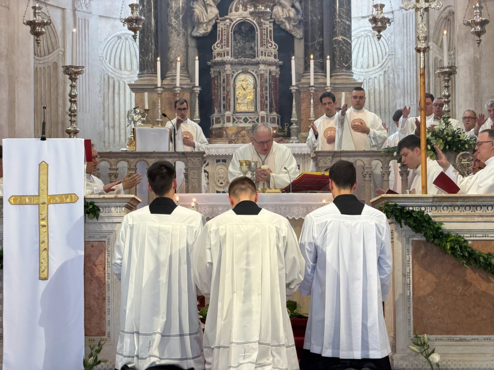 FOTO Don Robert Maretić zaređen za svećenika