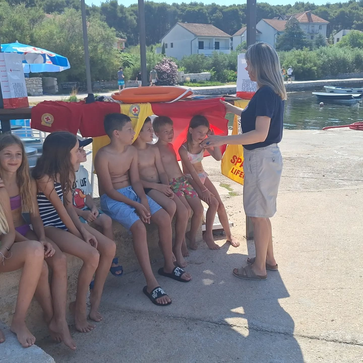 Na Zlarinu održana edukacija o sigurnosti na vodi