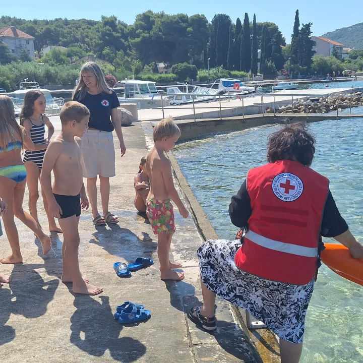 Na Zlarinu održana edukacija o sigurnosti na vodi