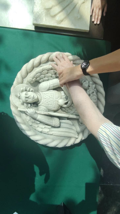 Članovi Udruge slijepih upoznali sadržaje šibenskog muzeja 