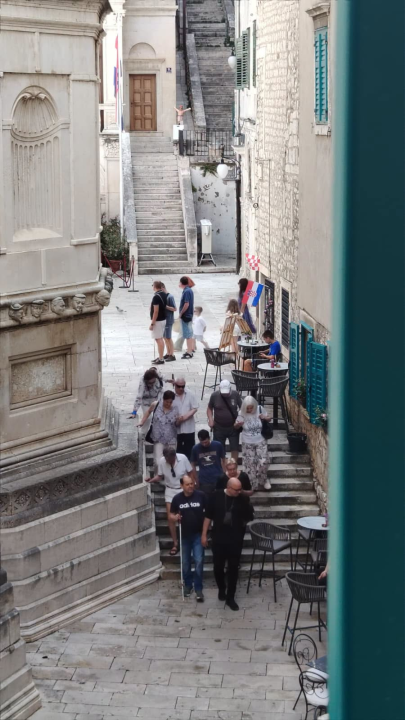 Članovi Udruge slijepih upoznali sadržaje šibenskog muzeja 