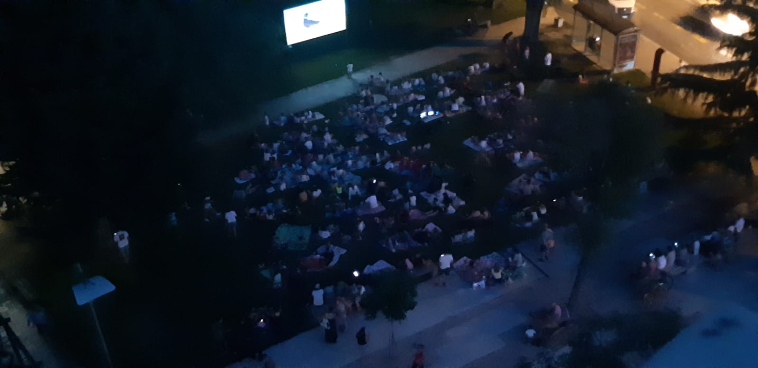 FOTO Ljetno kino Baldekin pun je pogodak, prva projekcija izgledala je kao neki dječji filmski Woodstock