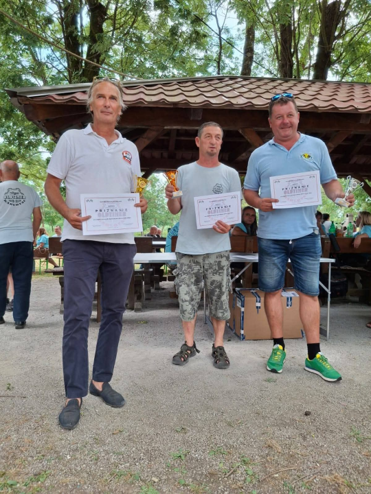 Oldtimer auto-moto klub Šibenik osvojio Karlovac: Kući donijeli četiri odličja i ekipno zlato