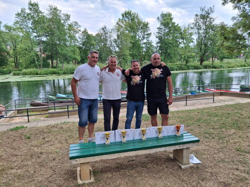 Oldtimer auto-moto klub Šibenik osvojio Karlovac: Kući donijeli četiri odličja i ekipno zlato
