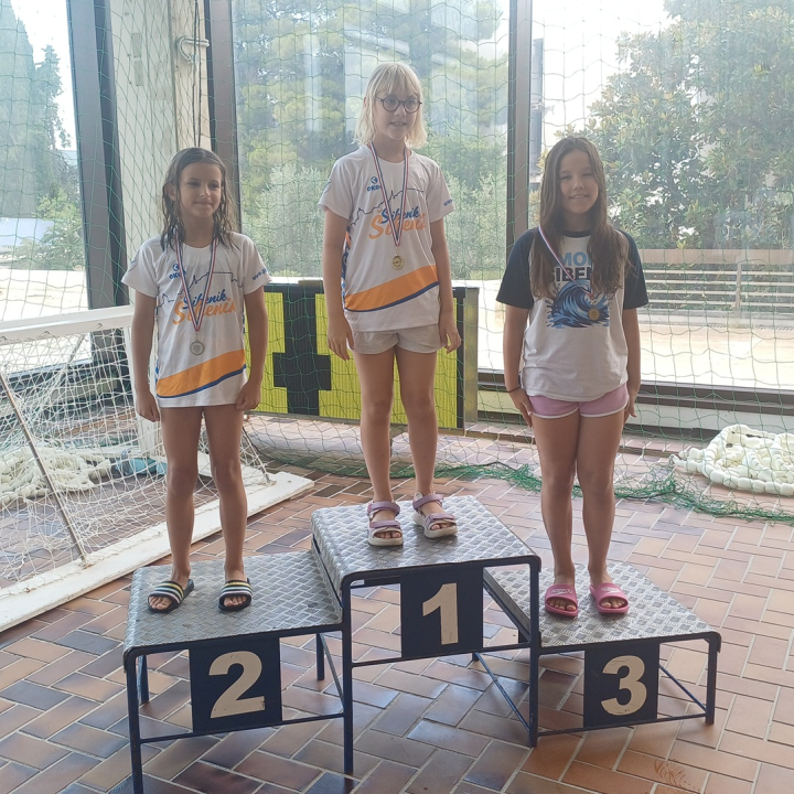 Plivački klub More sezonu završio sa sedam medalja, Luka Šupe prvak Dalmacije na 100 m delfin