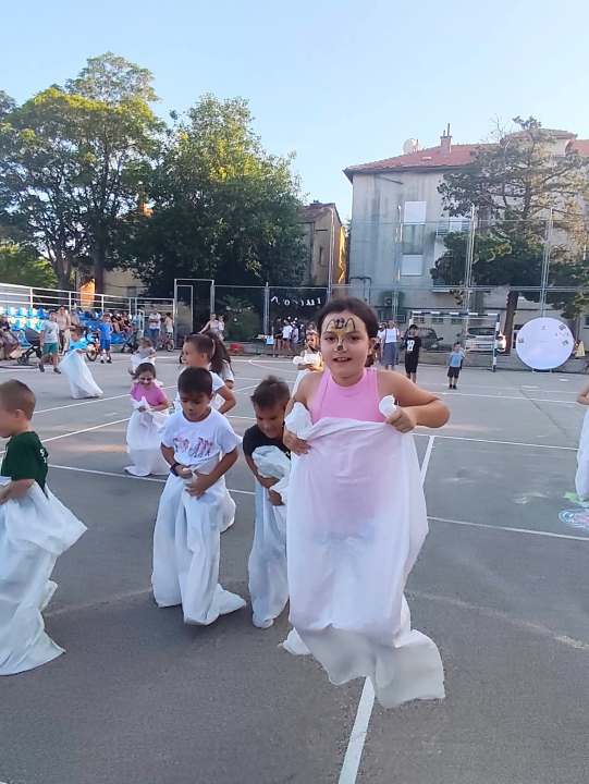 Djeca zamijenila ekrane laštikom, štafetom, vrećama, graničarom...: U Oklaju čuvaju legendarne igre od zaborava