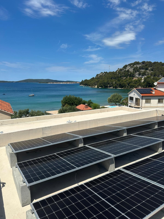 FOTO Uz šibensku tvrtku Elektro AB prijavite se na poticaje za ugradnju solarnih elektrana! 