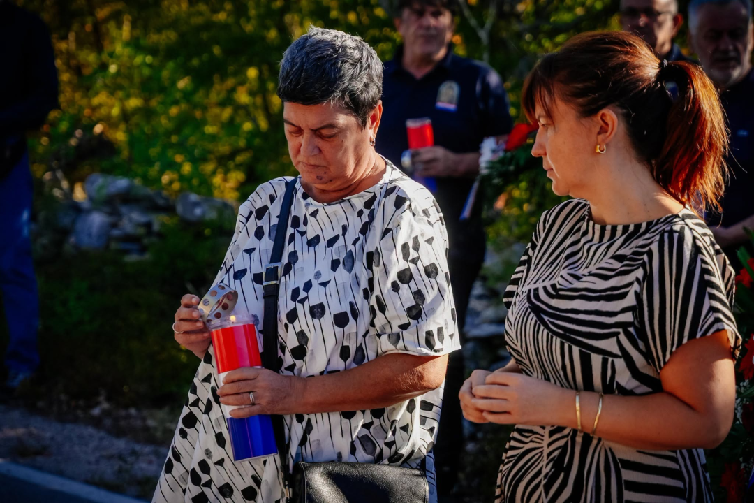 Polaganjem vijenaca obilježena 35. obljetnica stradanja branitelja i civila u Puljanima i Oklaju