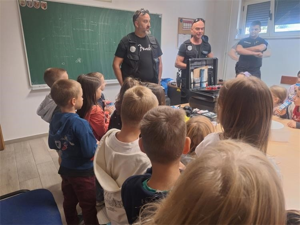 Mališani u Šibeniku, Kninu, Vodicama i Drnišu upoznali posao policajaca