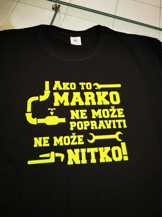 Iznenadite svoje bližnje personaliziranim poklonima i dekoracijama iz Smile T-shirt &amp; party storea! 