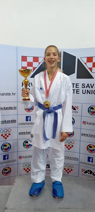 Borci i borkinje Karate kluba Šibenik s Državnog prvenstva se vratili s pet zlatnih, tri srebrne i jednom brončanom medaljom  