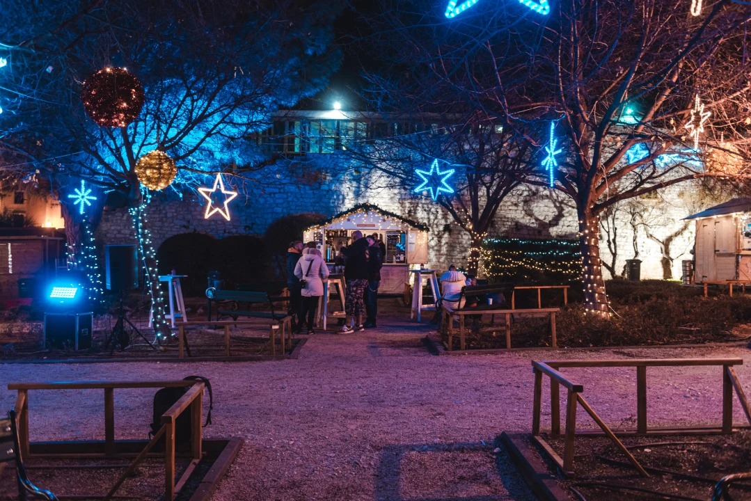 Počela je Adventura: Šibenčani već degustiraju ponudu, a u 20 sati počinje ples uz BluVinil