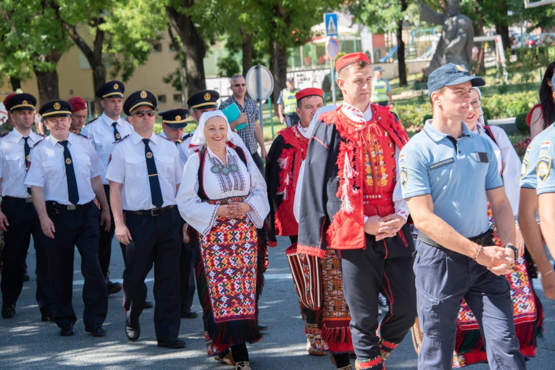 Dan grada Knina i blagdan sv. Ante započeo procesijom, završava koncertom Ivana Zaka