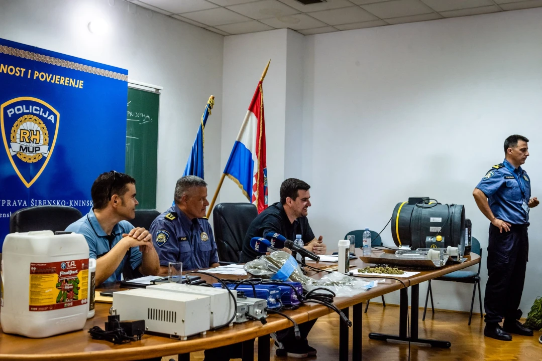 Pao vodički diler: U kući mu našli laboratorij, 500 kg stabljika kanabisa i 16 kg zapakirane marihuane 
