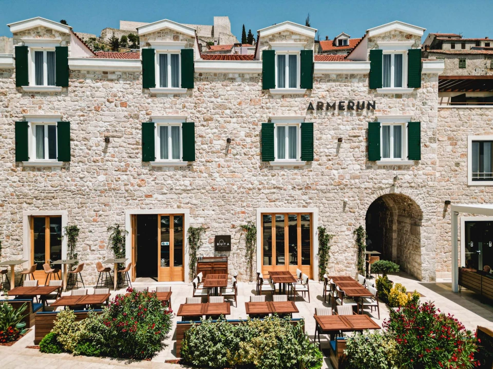 Buta je nova šibenska gastro destinacija: Uživajte u mediteranskim jelima na terasi okruženoj začinima