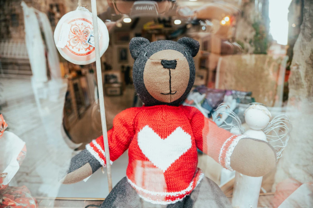 Galerija Juraj Dalmatinac ima savršene unikatne poklone i popust na umjetničke slike 