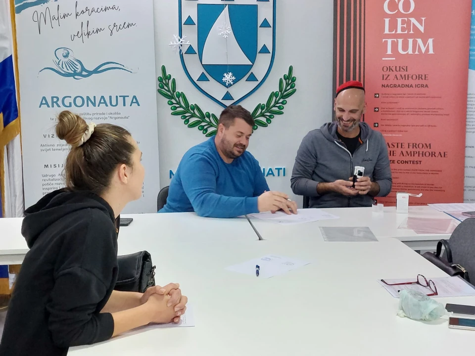 Murterske udruge potpisale ugovore s Općinom: 'Ovo mjesto živi od vas ljudi'